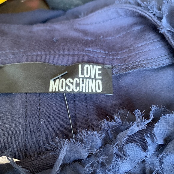 Love moschino “love is…Moschino” mini. Never worn - Picture 5 of 8